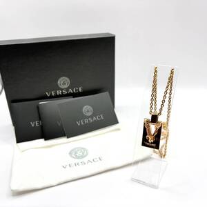 VERSACE ヴェルサーチ ヴィルトゥス バロッコ レターV ネックレス