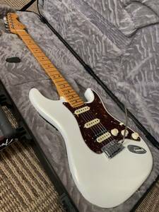 Fender American Ultra Stratocaster HSS Maple Arctic Pearl 