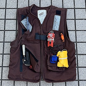 米軍　ライフジャケット　LIFE PRESERVER VEST FLIGHT DECK　ブラウン　S　ミリタリー