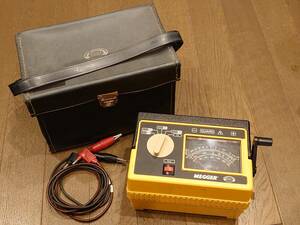 メガー MADE IN ENGLAND ! Megger 212159 Analog Hand-Crank Insulation Tester