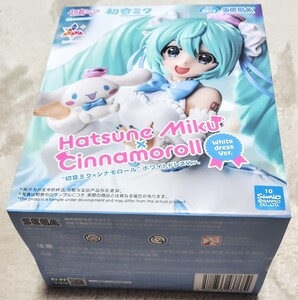 SEGAの初音ミクとシナモロールのホワイトドレスバージョンフィギュア景品用非売品