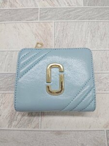 ◇ MARC JACOBS マークジェイコブス THEGLAMSHOT かわいい 二つ折り 短財布 ライトブルー系 レディース P