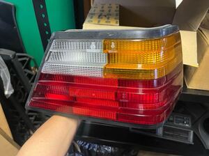 W124 Eクラス メディアム 純正テールランプ 左右セット 中古美品 テールレンズ テールライト 左 右 