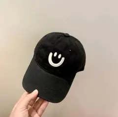 キャップ　ニコちゃんマーク　 ブラック　キッズ　黒　かわいい　帽子