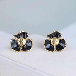 新品未使用　TB016-02 Tory Burch トリーバーチ　ロゴピアス　花　ブラック