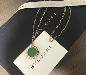 BVLGARI ブルガリロゴチャーム　グリーン系とゴールド系　ネックレスチェーンプレゼント