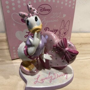 600個限定品　デイジー　イヤーフィギュア　2012　ディズニー　Disney　No.241　加藤工芸 陶器 置物 管理001・5