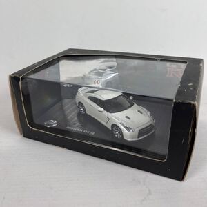 【レア】1/43 日産 GT-R R35 ディーラー特注 ミニカー　パールホワイト　カラーサンプル