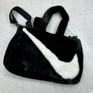 新品未使用 NIKE FAUX FUR TOTE BAG ナイキ フェイクファー トート バッグ スウッシュ かばん ブラック 黒 ホワイト 白 大人気 正規品