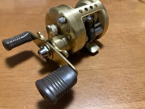 SHIMANO シマノ ベイトリール CALCUTTA 50XT 右巻き 美品