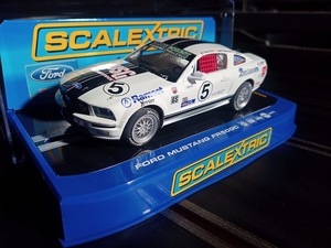 1/32 スロットカー SCALEXTRIC FORD MUSTANG