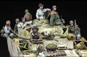 スケール　1/35 WW2 戦車兵と歩兵　13体と装備品のガレージキット オールレジン（戦車は付属していません