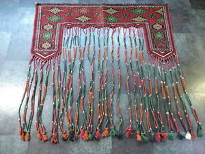 A146☆キリム　手織り　ウールラグ　のれん　タペストリー 壁掛け　アンティーク 　絨毯 サイズ約137ｘ66　赤色ベース・柄　民族　民芸☆