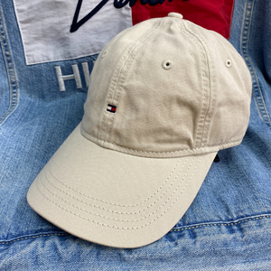 USA正規品 トミーヒルフィガー TOMMY HILFIGER ストラップバック ダッドキャップ 帽子 ローキャップ ベージュ Berge マイクロフラッグロゴ