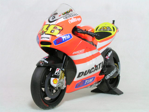 ● 1/12 ドゥカティ 〓 デスモセデッチ GP11.2 / バレンティーノ・ロッシ Moto GP 2011 〓 DUCATI