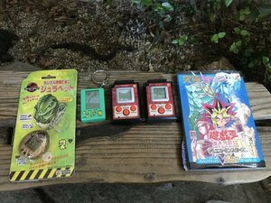 ★　【ジャンク扱い　動作未確認】　まとめて　電子玩具　育成ゲーム　携帯型ゲーム　デュエルマスターズ　遊戯王　攻略本　ジュラペット