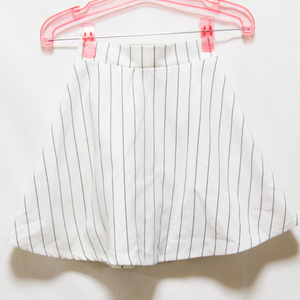 19ｍ07 AIRLY momo ミニスカート サイズ140