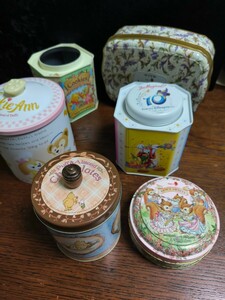 Disney ディズニー ミッキー ミニー ダッフィー シェリーメイくまのプーさん木製どんぐり取っ手　希少 空き缶 メリーチョコレート空き缶