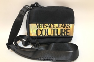 経堂) ヴェルサーチェ VERSACE JEANS COUTURE MICRO RIGA＋LOGO COATED ショルダーバッグ ブラック ゴールド 75YA4B97