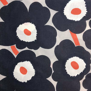 marimekko　ハーフカットクロス／はぎれ　ピエニウニッコ　グレー×オレンジ　廃番色　68×50cm　マリメッコ