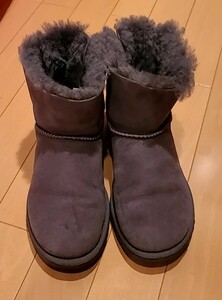 【美品】UGGアグ　ムートンブーツ　クラシックミニ　ベイリーボウ　グレー　サイズ6　23cm　emu　クーラブラ