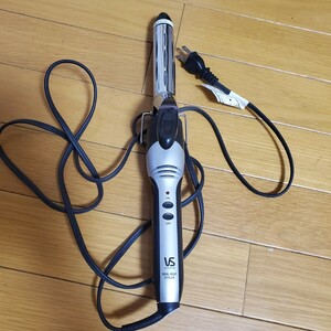 VS ヴィダルサスーン ヘアアイロン コテ　動作確認済み　シルバー×黒 ストレート カール カールアイロン