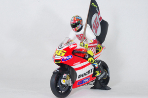 ● 1/12 ドゥカティ 〓 デスモセデッチ GP11.2 / V.ロッシ《 トリビュート マルコ 》〓 DUCATI MINICHAMPS