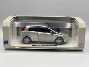 即決有★NewRay 1/24 FIAT GRANDE PUNTO フィアット グランデプント★ミニカー