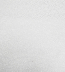 705-c番 銀通し 正絹縮緬地端切れ（はぎれ・ハギレ） 40cm×250cm 　白に近い生成り　 銀通しに吹雪の地模様入 　表地用　