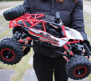 4WD ラジコンカー オフロード RCカー ラジコン 四輪駆動 操作時間30分 2.4Ghz無線操作 リモコンカー 防振性 走破性抜群 37cm