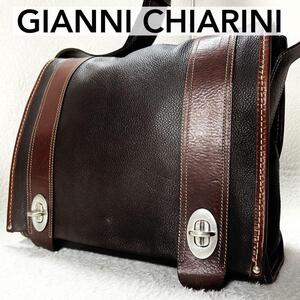 【美品★大容量A4 PC収納】GIANNI CHIARINI ジャンニキアリーニ レザー メッセンジャーバッグ シボ革 ターンロック ダークブラウン 濃茶