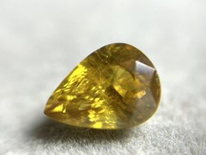 イエロー スフェン 1.36ct 8x6mm ペア ナチュラル グリーンジェムストーン ハイラスター