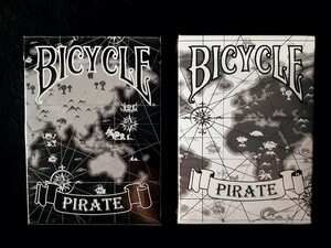 激レア!!★バイシクル パイレーツデック★ ☆２個セット♪☆ 黒＆白 BICYCLE PIRATE 希少!!海賊トランプ【送料無料♪】【入手困難品!!】