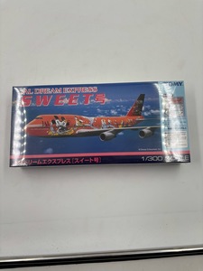 b-d867★未組立 TOMY/トミー 1/300 JAL ドリームエクスプレス スイート号 ミッキー＆ミニー ディズニー プラモデル/飛行機