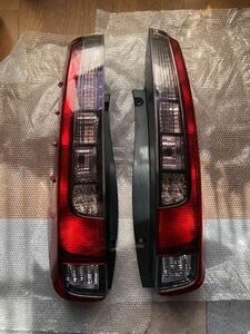 【送料無料】ノア　ZRR80 前期　純正テールランプZWR80ZRR80系 トヨタ純正品 左右セット LED テールライト　KOITO28-231 