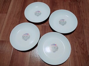 ヤマザキ春のパン祭り山崎春のパンまつり　白いモーニングプレート4枚セット　白い皿　アルクフランス社製 未使用
