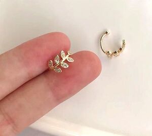 ★ 葉っぱ柄 リーフ イヤーカフ ★ 耳に挟む イヤリング ジュエリー クリップ ノンホールピアス アクセサリー 片耳用 金 a8