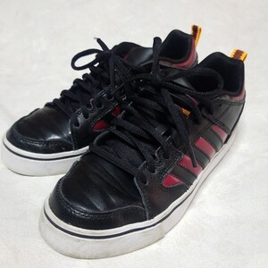 ADIDAS VARIAL LOW B27405 ブラック レッド スニーカー 22.5㎝