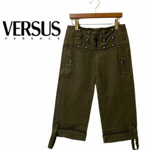 VERSUS VERSACE クロップドパンツ 40サイズ コットンギャバ ミリタリーデザイン ヴェルサス ヴェルサーチ ボトムス レディース オリーブ