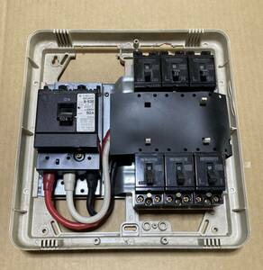 (G6827-1-80)分電盤 ブレーカ　6回路 50A 100/200V・安全ブレーカHB形110V 20A [現状中古品] カバー欠品　