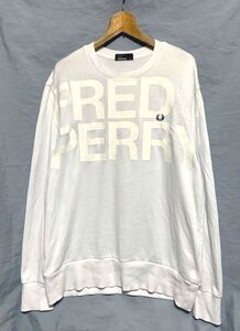 ★美品　FRED PERRY フレッドペリー　VINYL PRINT SWEATSHIRT 月桂樹刺繍 ビックロゴプリント 裏毛クルーネックスウェット ホワイト M