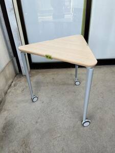 [516]　KOKUYO　コクヨ　FitMe　フィットミー　三角形テーブル　マグネットフィット　キャスター付き　MTT-FMT87P1MN　⑥