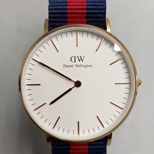 D Daniel Wellington ダニエルウェリントン 腕時計 クォーツ ホワイト文字盤 ゴールド 01051410071 動作未確認