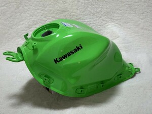 KAWASAKI（カワサキ） 純正 51091-5252-777 フューエル タンク　新車外し 美品　Ninja650 (EX650K) ニンジャ 燃料 ガソリンタンク グリーン