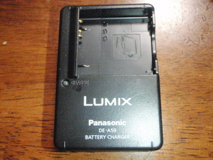 P002-04-59 Panasonic製純正バッテリーチャージャー DE-A59