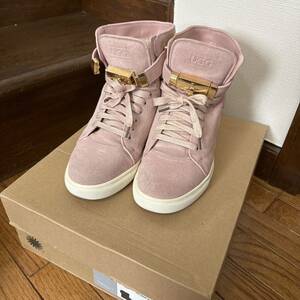 ugg ハイカット　スニーカー　南京錠　カナデ