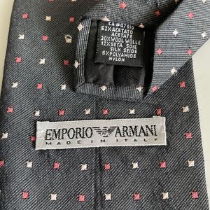 EMPORIO ARMANI(エンポリオアルマーニ)黒赤ピンクマイクロスクエアドットネクタイ