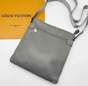 【鑑定済】LOUIS VUITTON ルイヴィトン タイガ サシャ 斜め掛け クロスボディ メッセンジャー　グレー グラシエ　レザー　M32630　MB4101