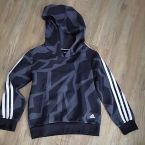 adidasパーカー(120)