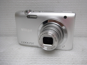 Nikon ニコン デジカメ COOLPIX A100 クールピクス コンパクトデジタルカメラ シルバー デジカメ 動作品 定形外郵便全国一律350円 B6-A